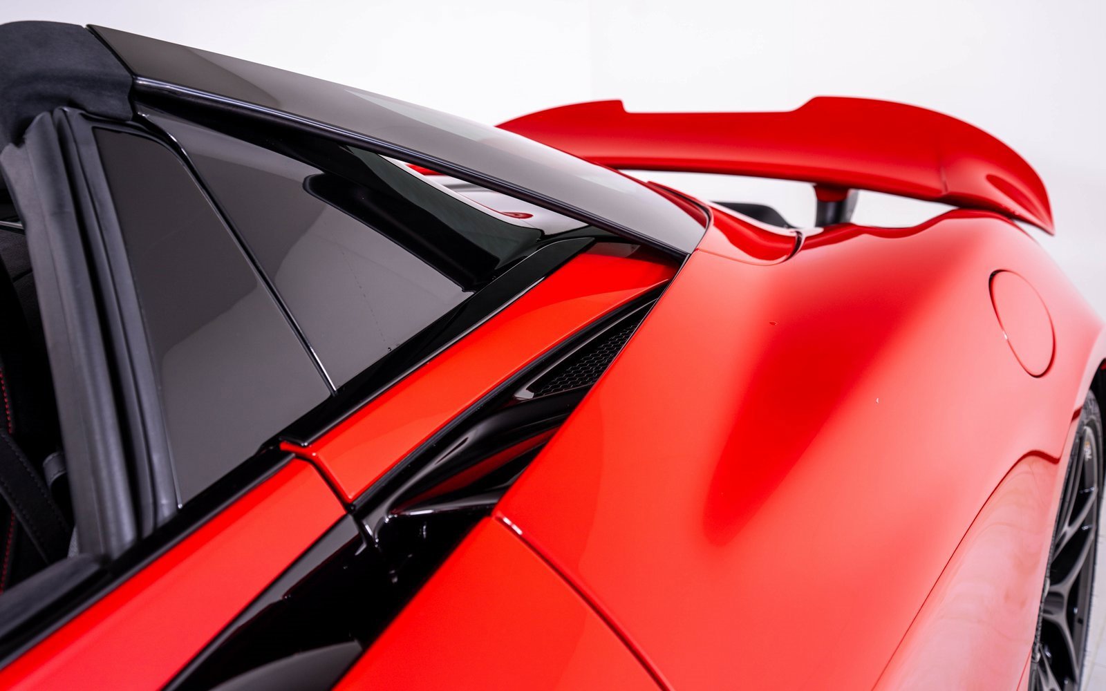 Used 2022 McLaren 765LT image 25