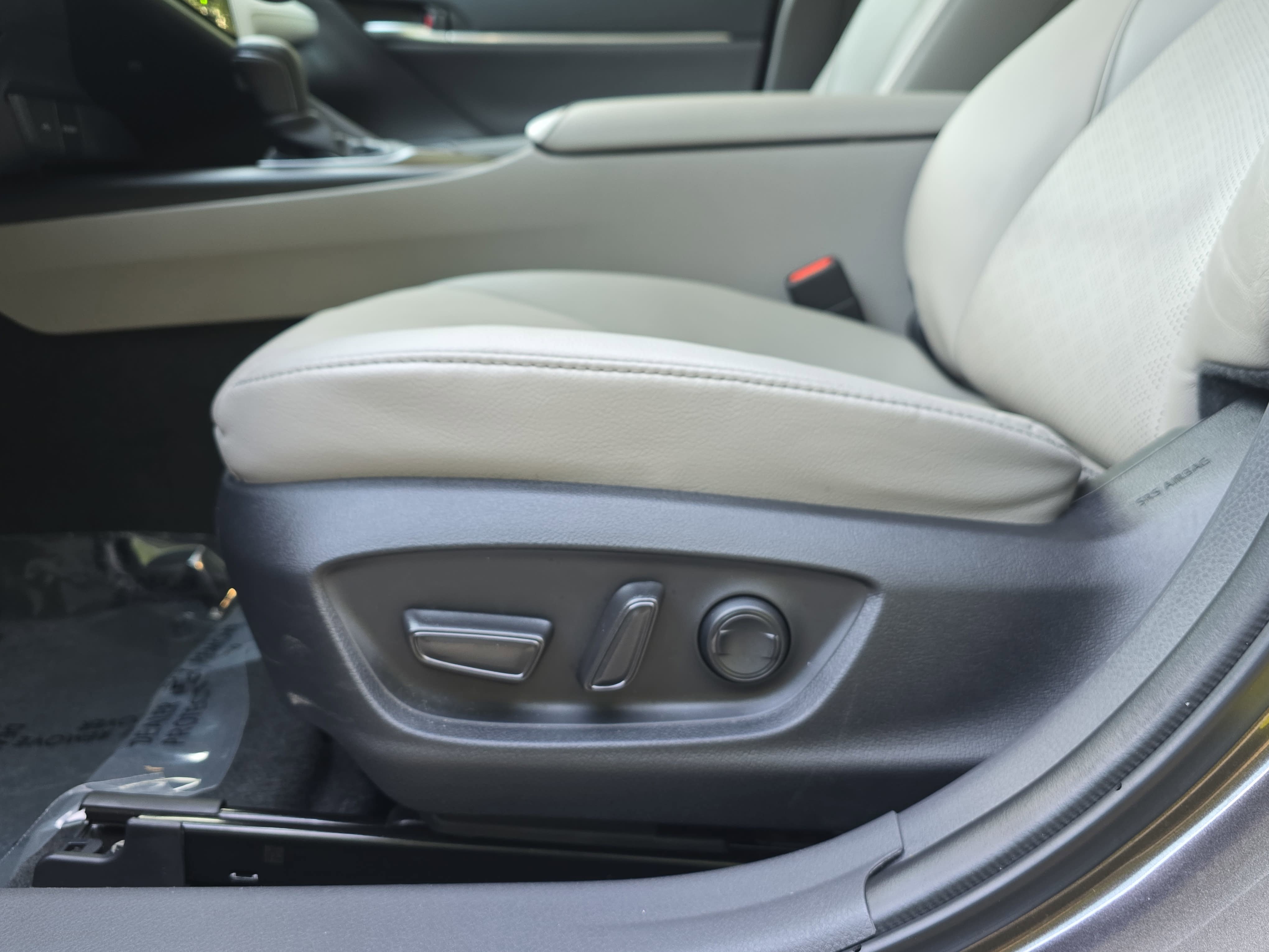 Used 2023 Toyota Camry XSE FWD image 28