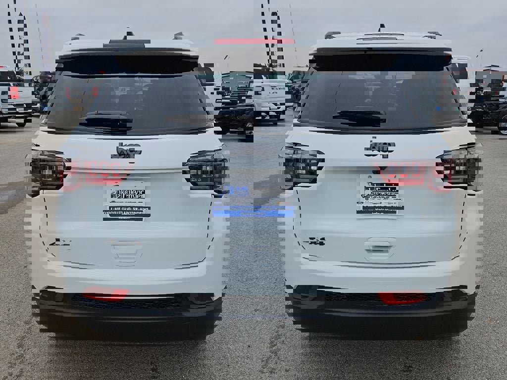 New 2026 Jeep Compass Latitude image 5