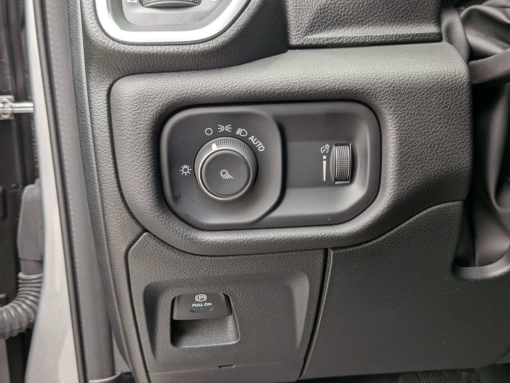 Used 2024 RAM 1500 Laramie AWD/4WD image 18