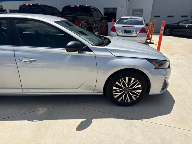 Used 2024 Nissan Altima 2.5 SV FWD image 9