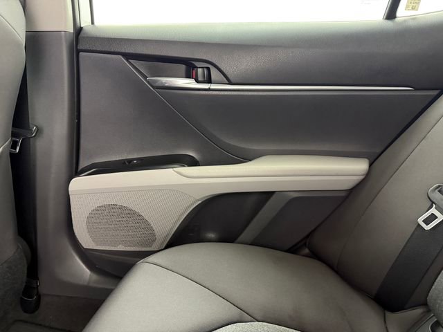 Used 2020 Toyota Camry LE image 32