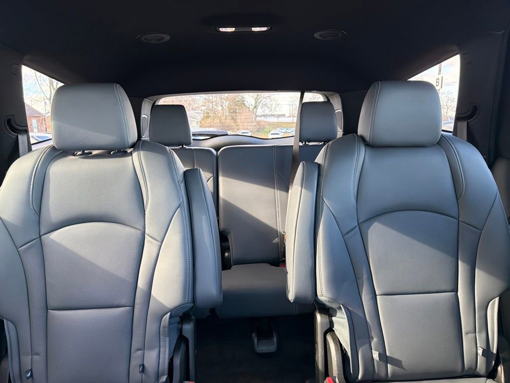 Used 2024 Buick Enclave Premium image 24