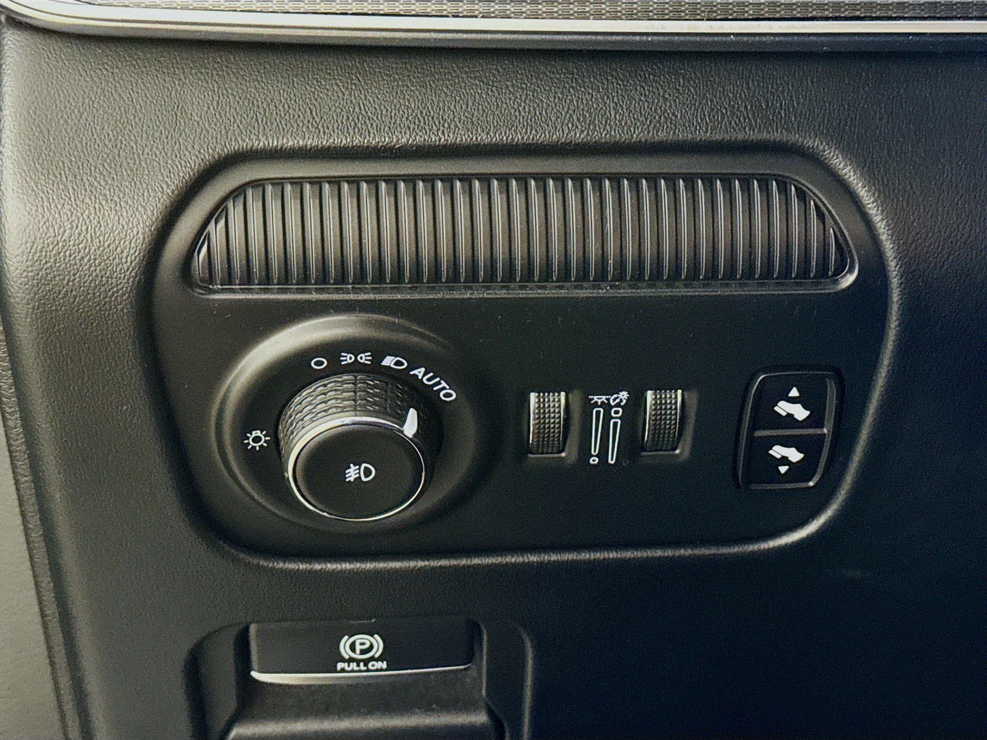 Used 2024 Jeep Grand Wagoneer Series II Obsidian w/ Quick Order Packagew 28T AWD/4WD image 16