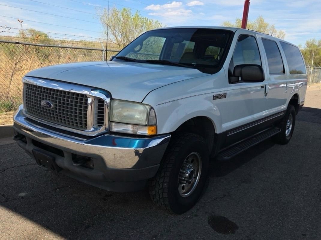 Used 2002 Ford Excursion XLT AWD/4WD image 1