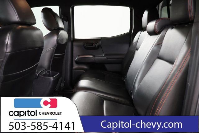 Used 2018 Toyota Tacoma TRD Sport AWD/4WD image 31