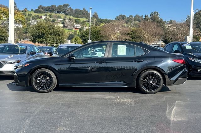 Used 2025 Toyota Camry SE image 6