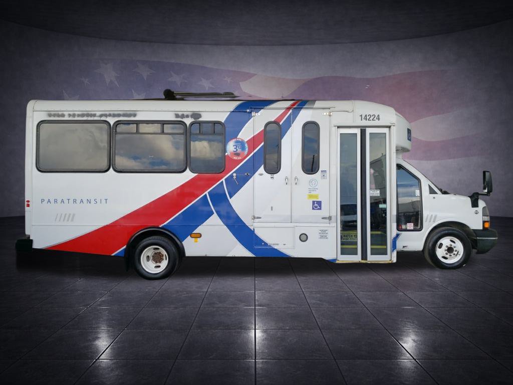 Used 2015 Chevrolet Express 4500 w/ Shuttle Bus Package RWD image 6