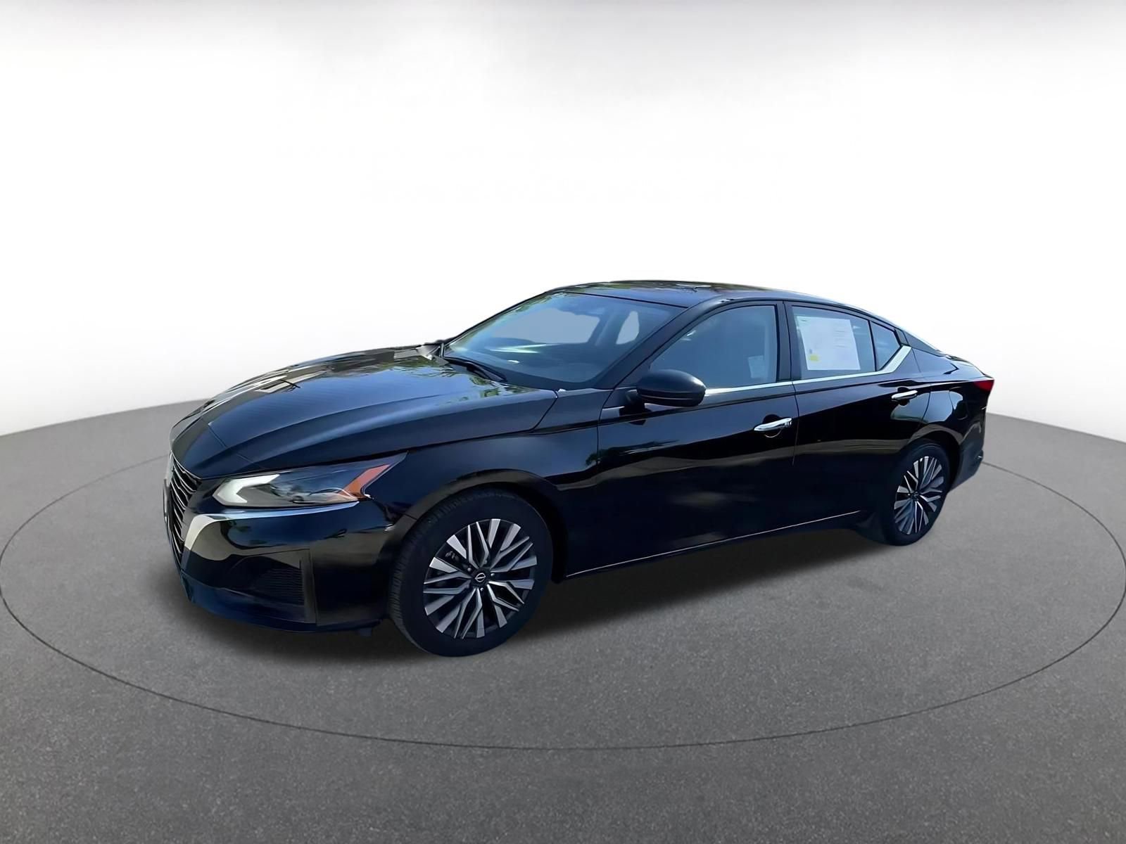 Used 2025 Nissan Altima 2.5 SV FWD image 8