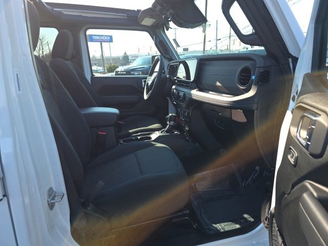 Used 2025 Jeep Wrangler Unlimited Rubicon 4xe w/ Safety Group image 38