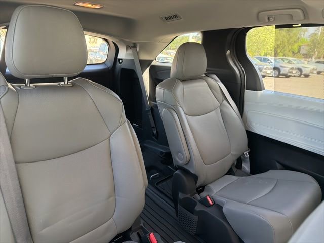 Used 2025 Toyota Sienna XLE image 19