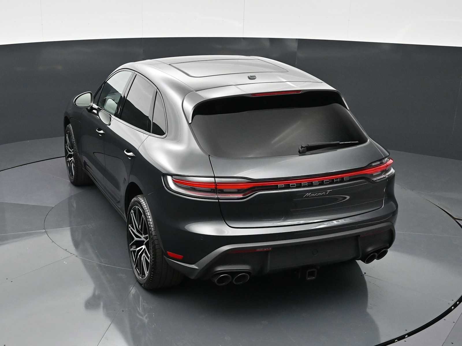 Certified 2025 Porsche Macan Turbo AWD/4WD image 33