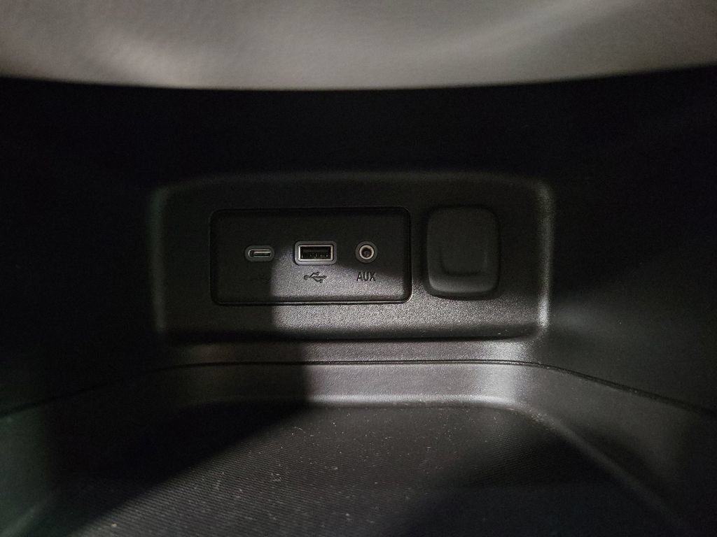 Used 2022 Chevrolet Equinox LS w/ LPO, Floor Liner Package AWD/4WD image 18