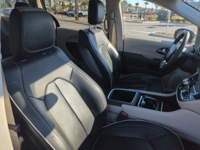 Used 2024 Chrysler Pacifica Limited image 23