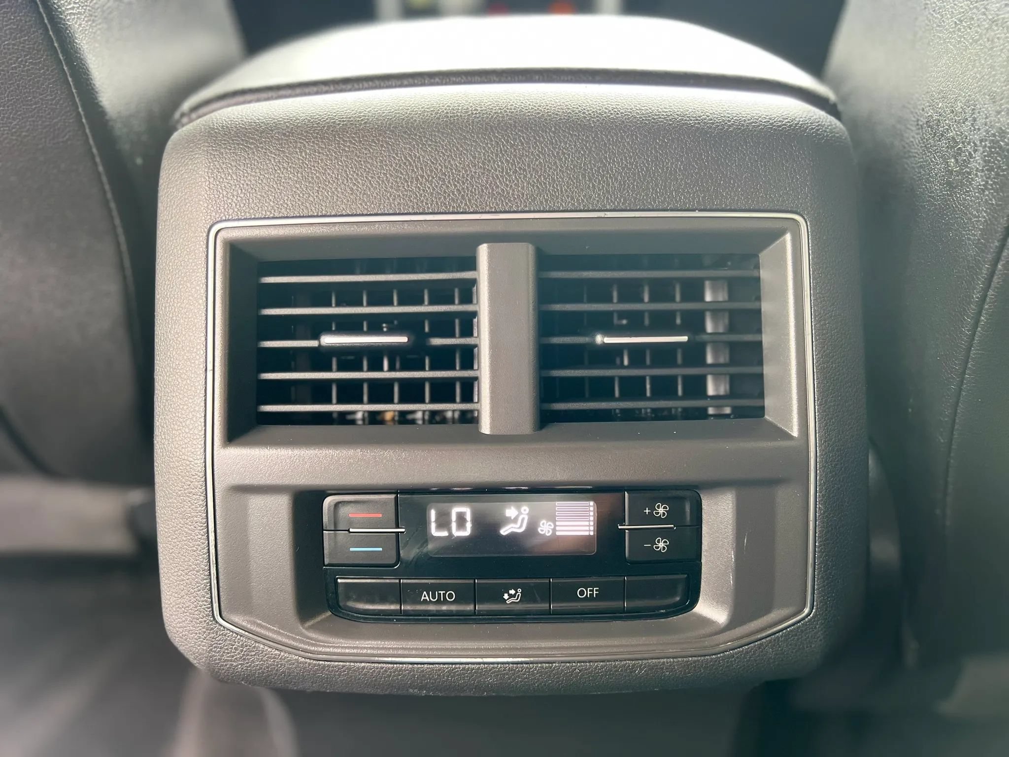Used 2018 Volkswagen Atlas SE AWD/4WD image 36