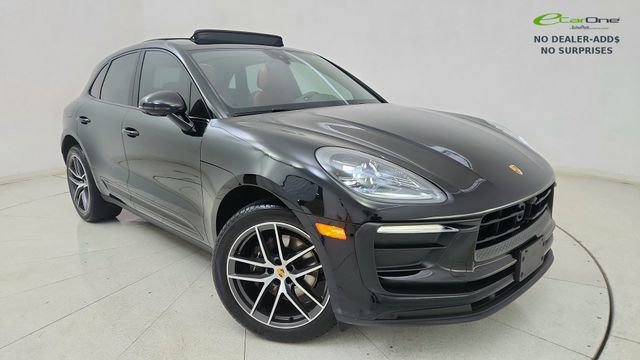 Used 2024 Porsche Macan AWD/4WD image 1
