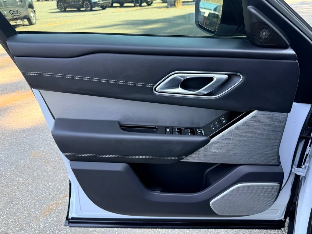 Used 2019 Land Rover Range Rover Velar R-Dynamic HSE AWD/4WD image 29