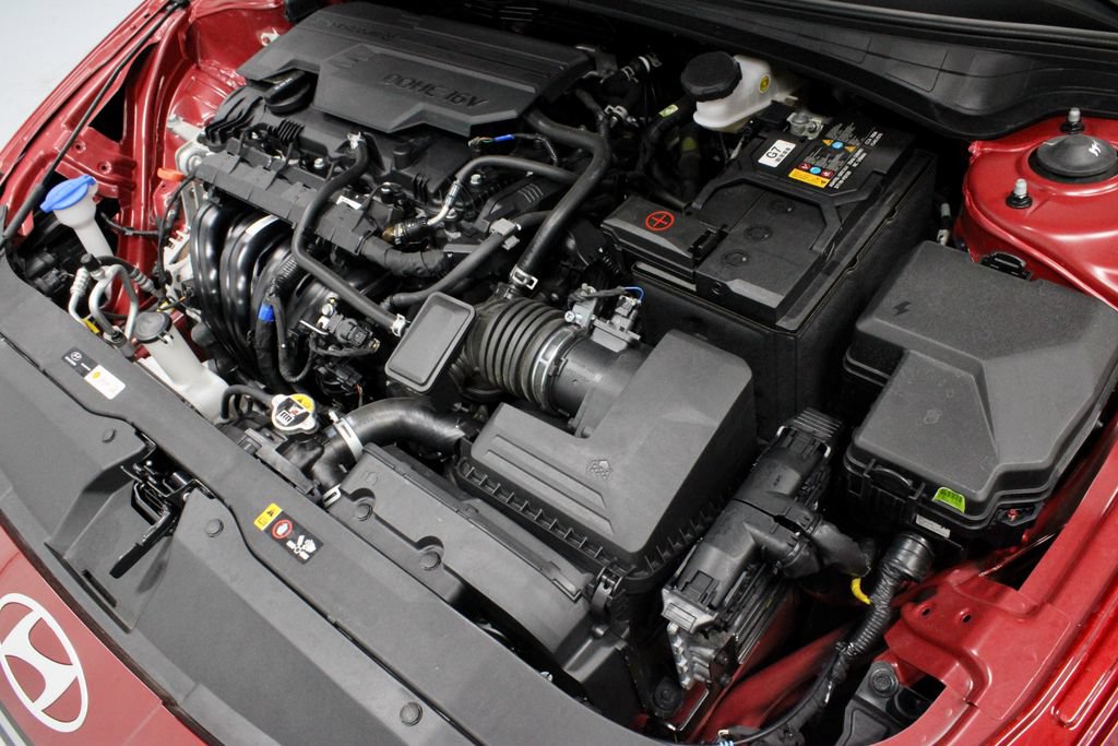 Used 2024 Hyundai Elantra SE FWD image 17