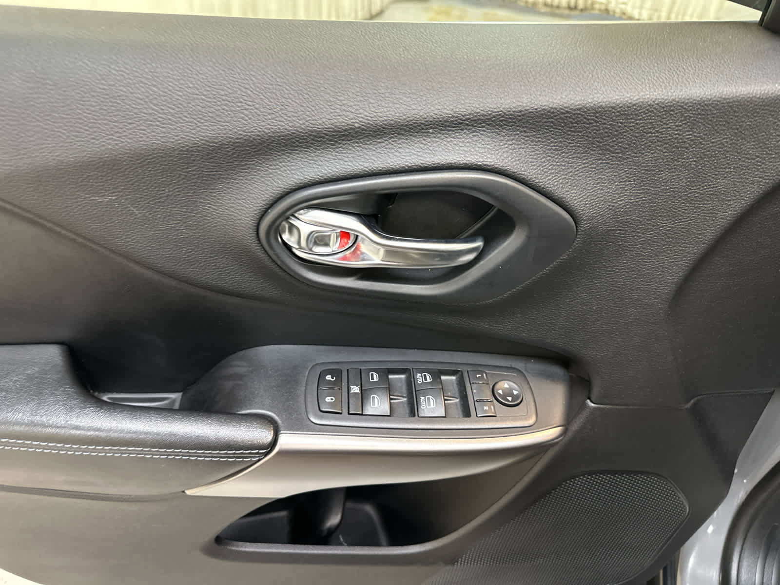 Used 2020 Jeep Cherokee Latitude Plus w/ Cold Weather Group image 25