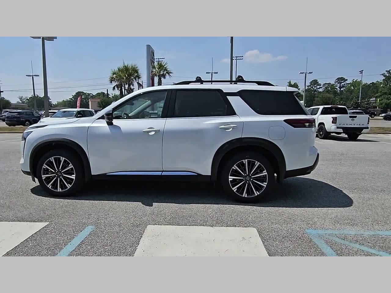 New 2026 Nissan Pathfinder Platinum FWD image 24
