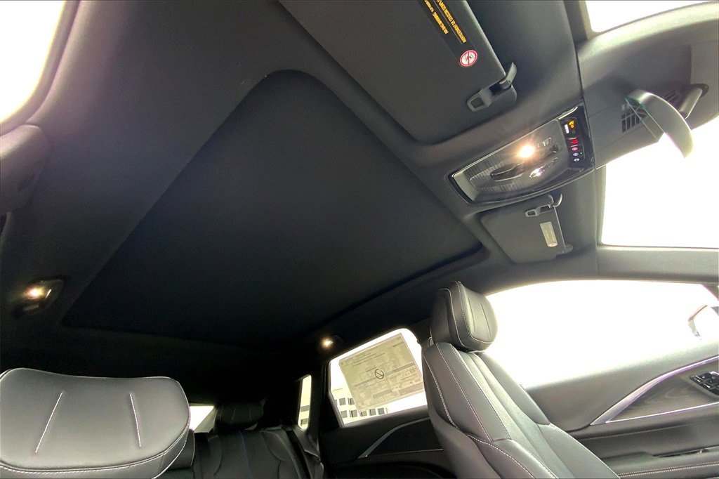 Used 2025 Cadillac Lyriq Sport image 33