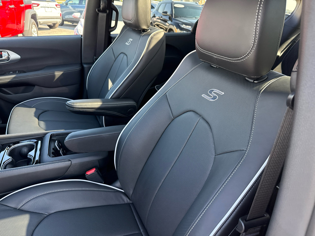 New 2026 Chrysler Pacifica Limited w/ S Appearance Package image 21