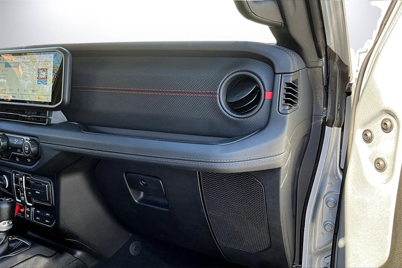 Used 2024 Jeep Wrangler Unlimited Rubicon image 18