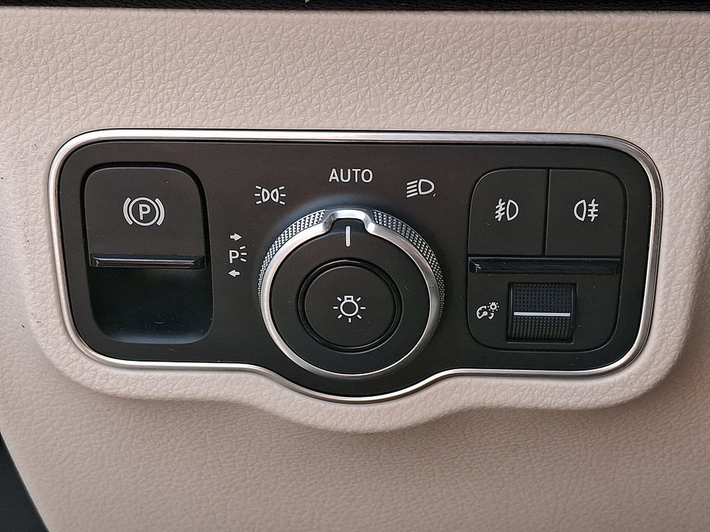 Used 2024 Mercedes-Benz GLB 250 4MATIC image 25