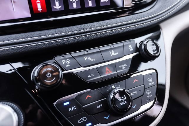 Used 2022 Chrysler Pacifica Touring-L w/ Uconnect Theater Family Group FWD image 38
