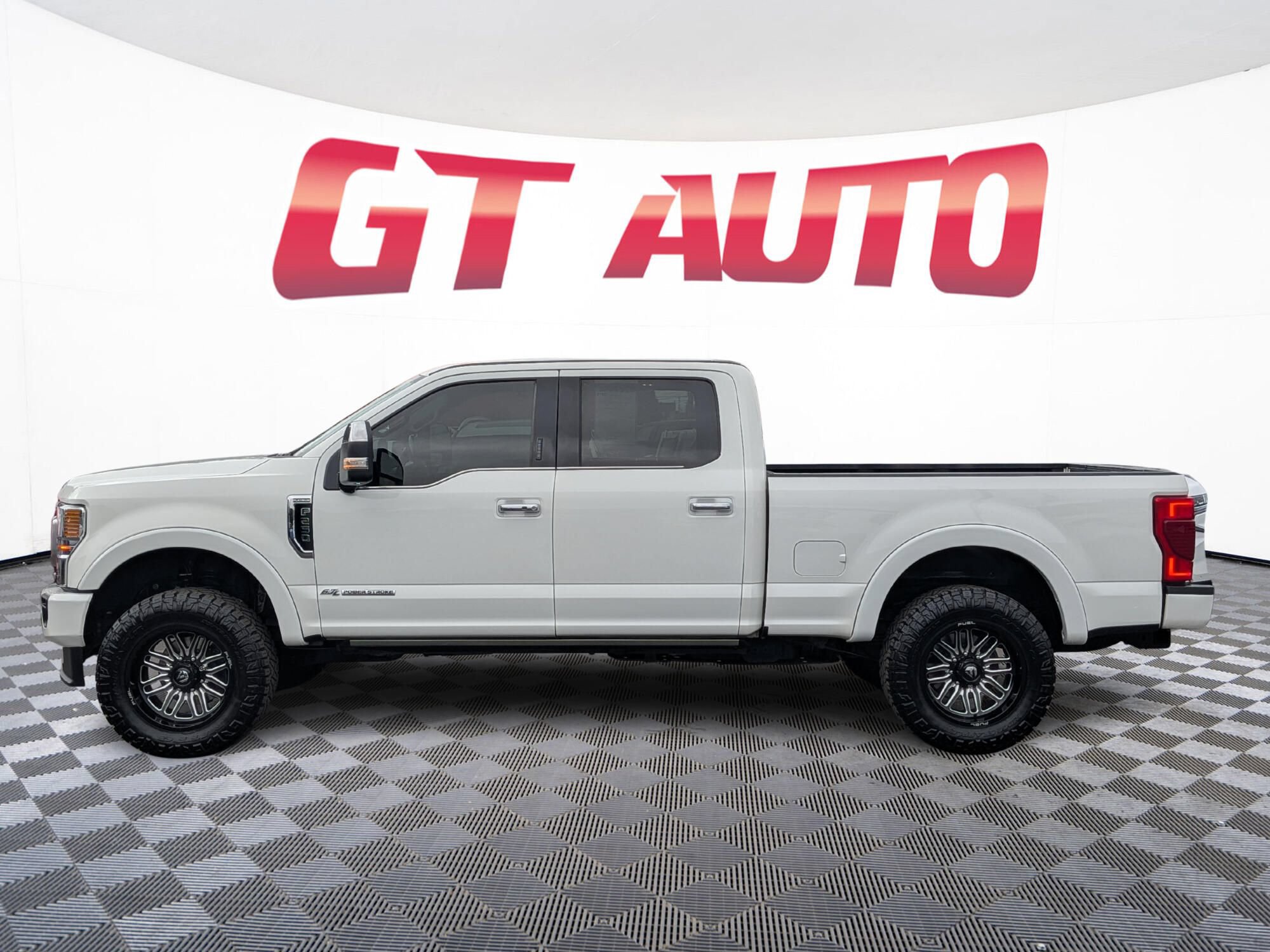 Used 2022 Ford F250 Platinum w/ FX4 Off-Road Package AWD/4WD image 3