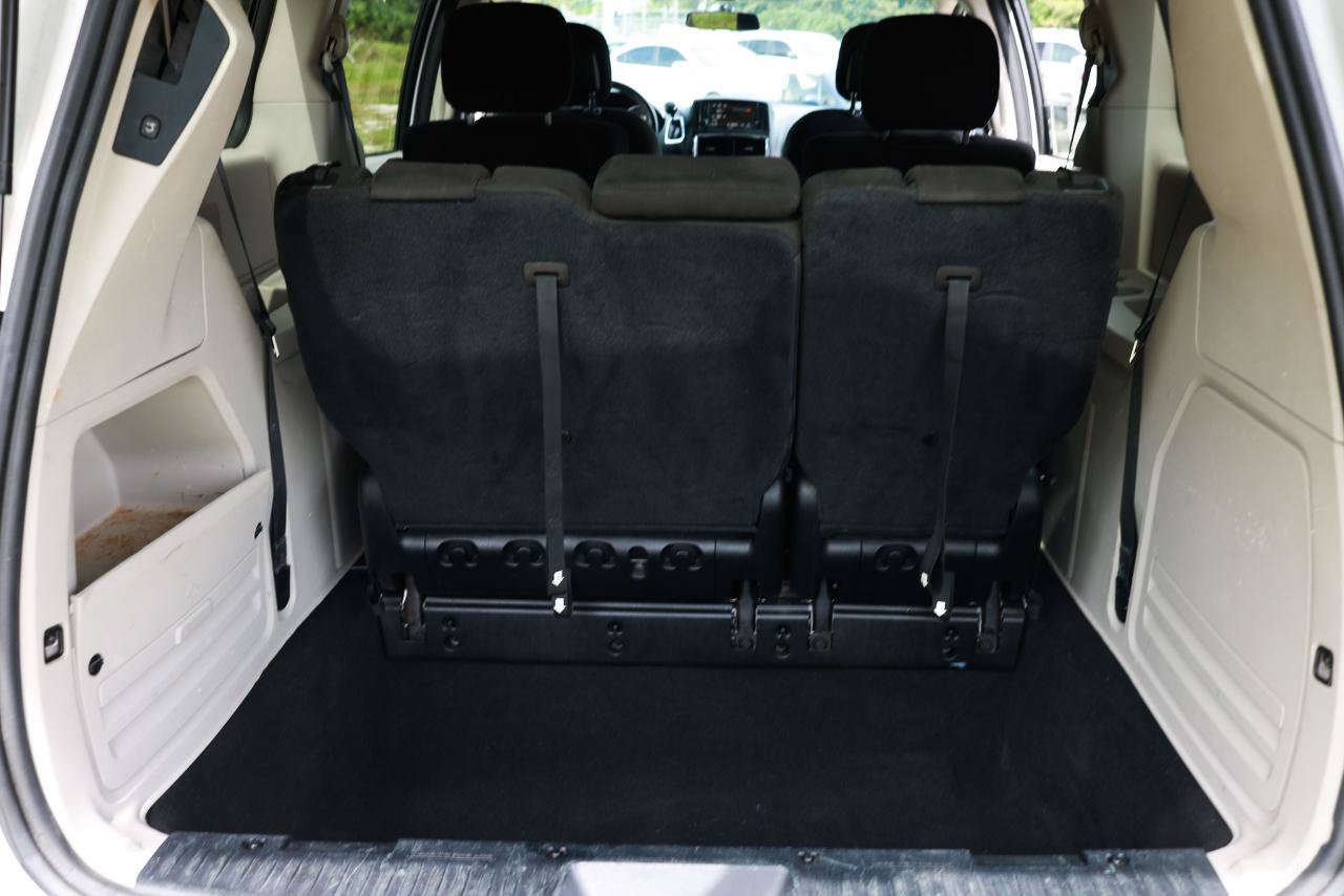 Used 2016 Dodge Grand Caravan SXT w/ Rear Park Assist Package FWD image 28