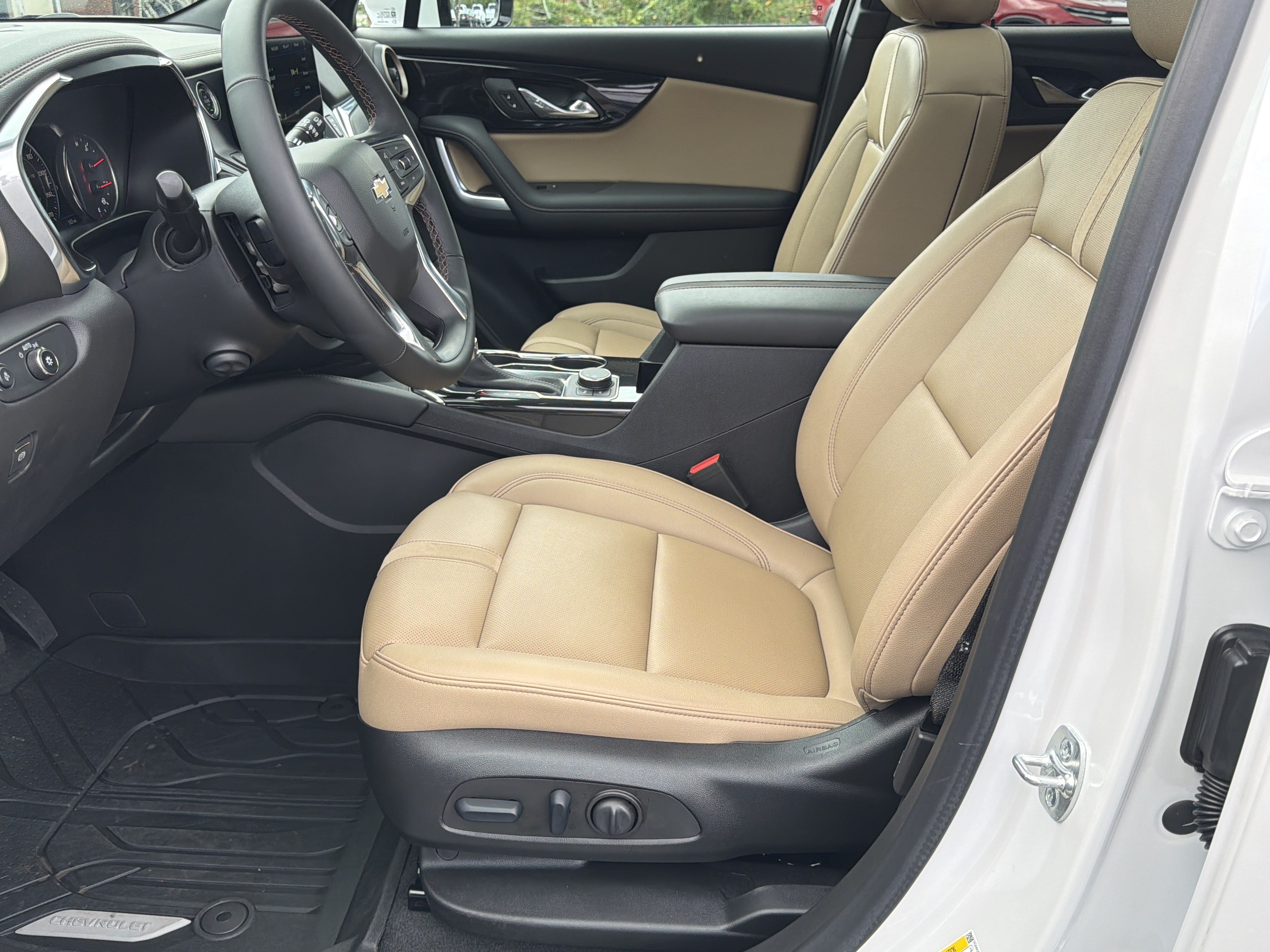 Used 2025 Chevrolet Blazer Premier w/ Driver Confidence II Package FWD image 9