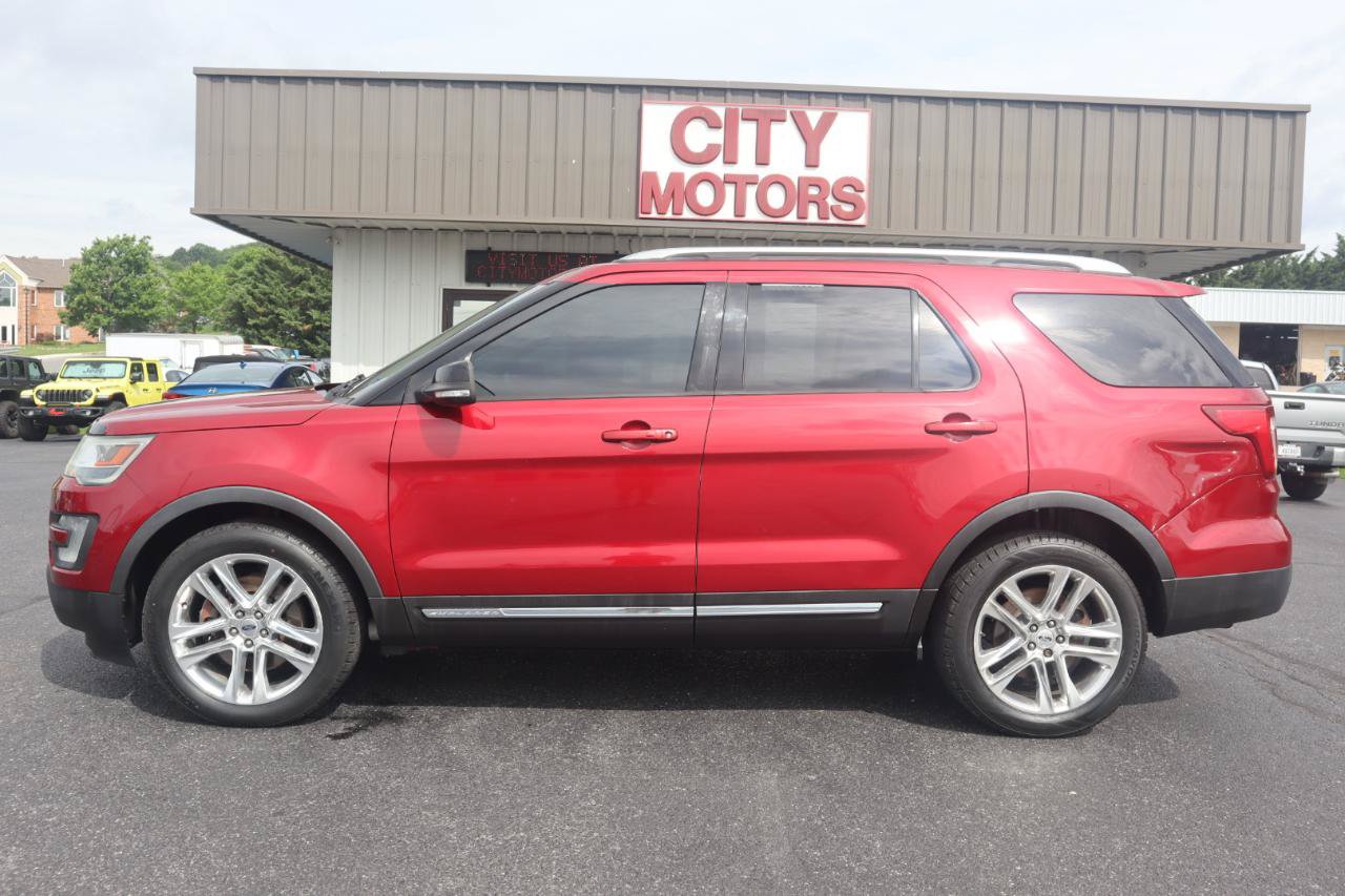 Used 2017 Ford Explorer XLT w/ Equipment Group 201A AWD/4WD image 10
