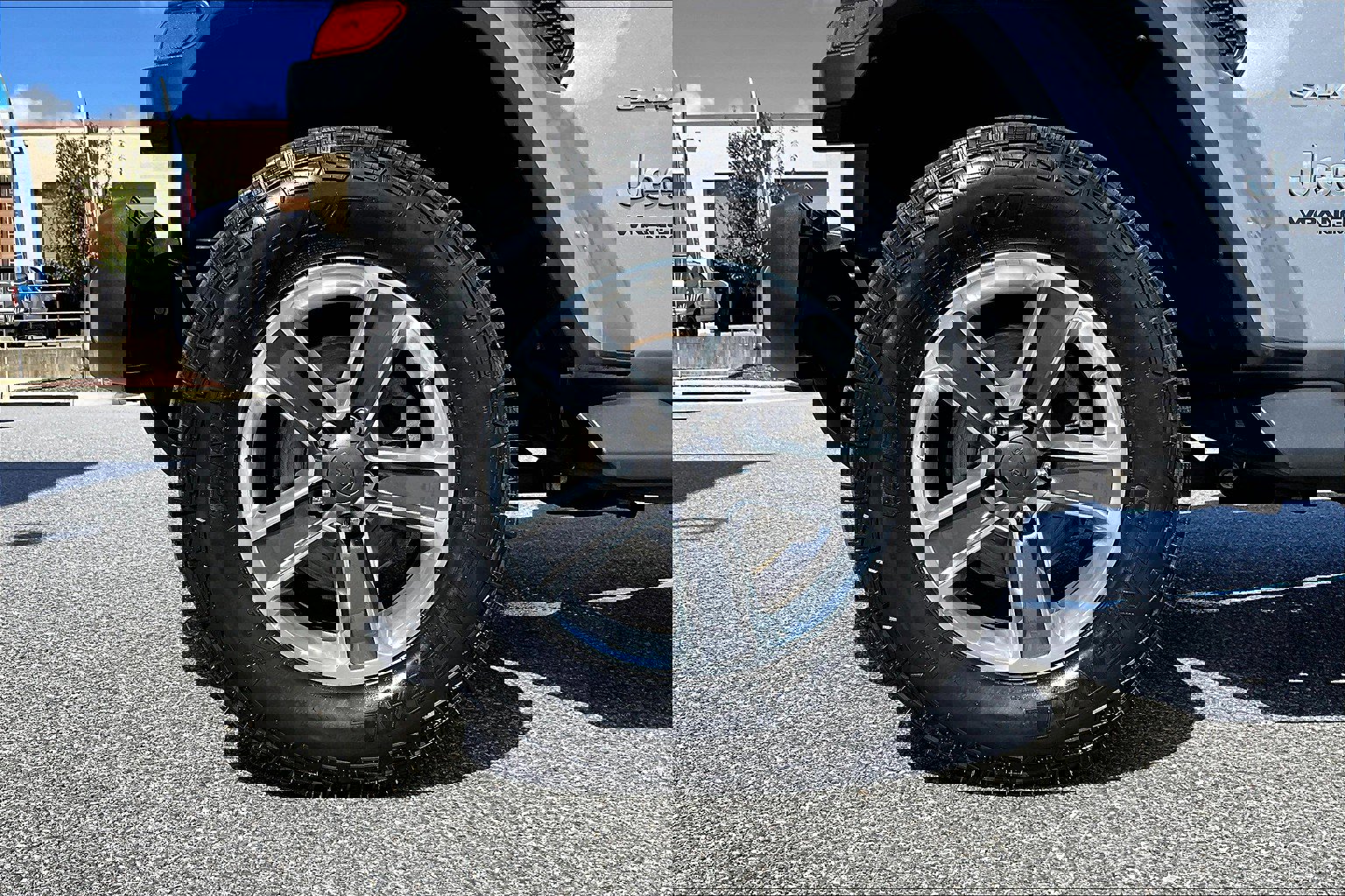 Used 2020 Jeep Wrangler Unlimited Sahara image 9