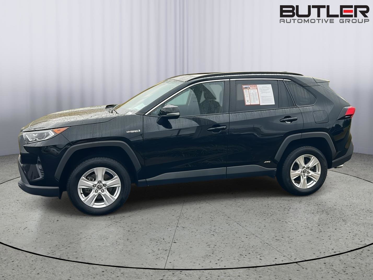 Used 2021 Toyota RAV4 XLE image 3