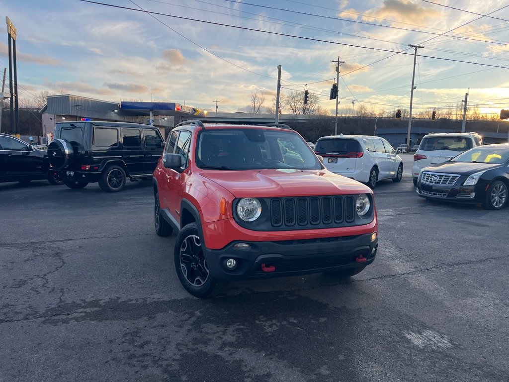 Used 2017 Jeep Renegade Trailhawk w/ Premium Trailhawk Package image 4