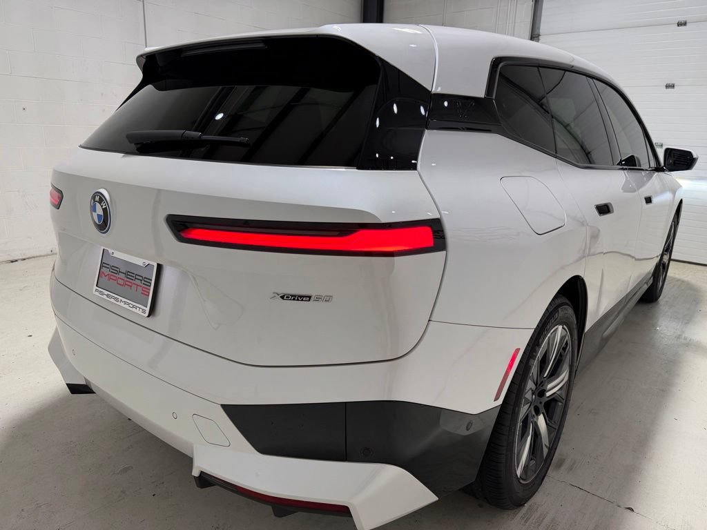 Used 2023 BMW iX xDrive50 w/ Sport Package AWD/4WD image 10