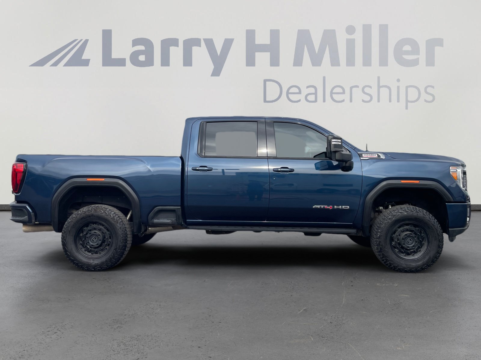 Used 2022 GMC Sierra 2500 AT4 w/ AT4 Premium Plus Package AWD/4WD image 6