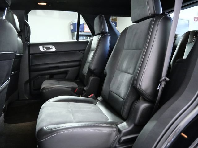 Used 2015 Ford Explorer XLT w/ Equipment Group 202A AWD/4WD image 14