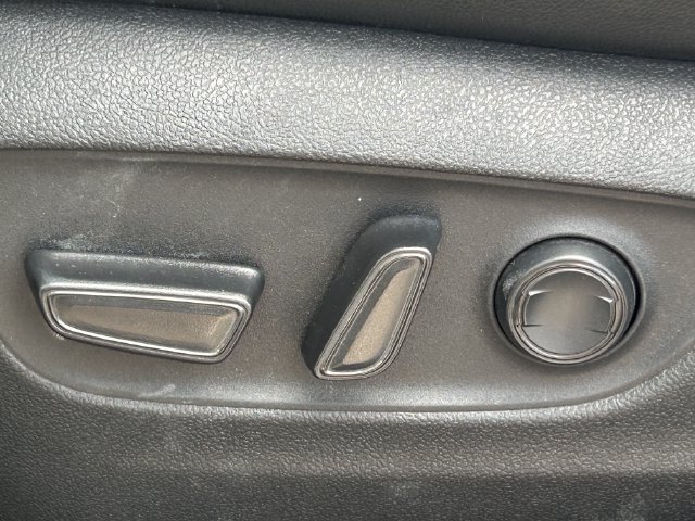 Used 2024 Toyota Highlander XLE FWD image 28