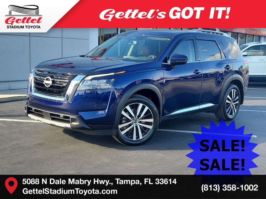 Used 2025 Nissan Pathfinder Platinum w/ Cargo Package image 1