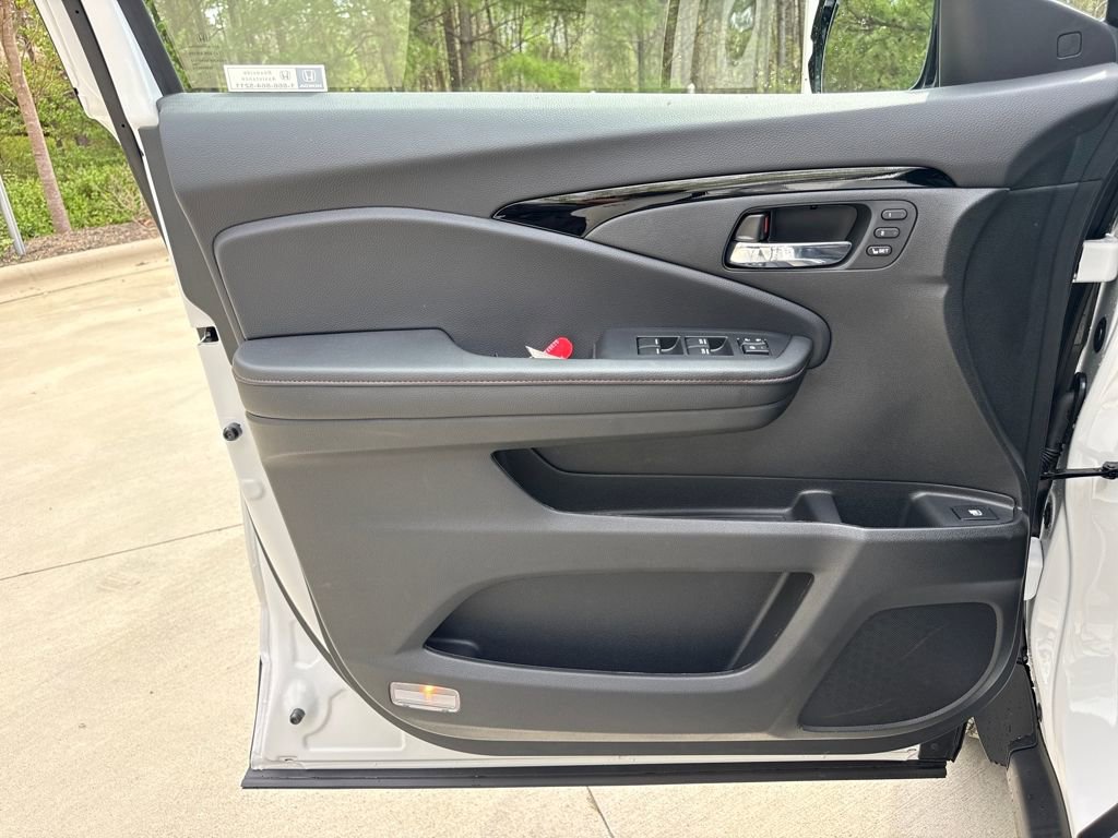 New 2026 Honda Ridgeline Black Edition image 12