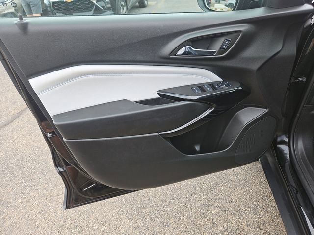 Used 2025 Chevrolet Trax LT w/ Driver Confidence Package image 11