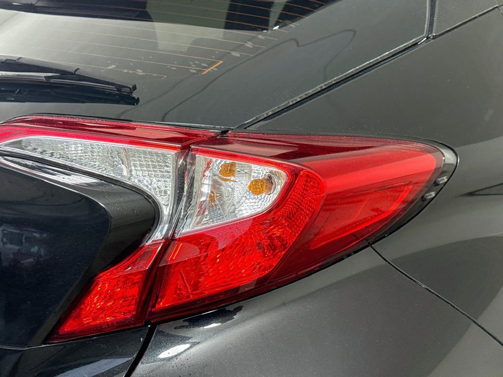 Used 2019 Toyota C-HR LE FWD image 32