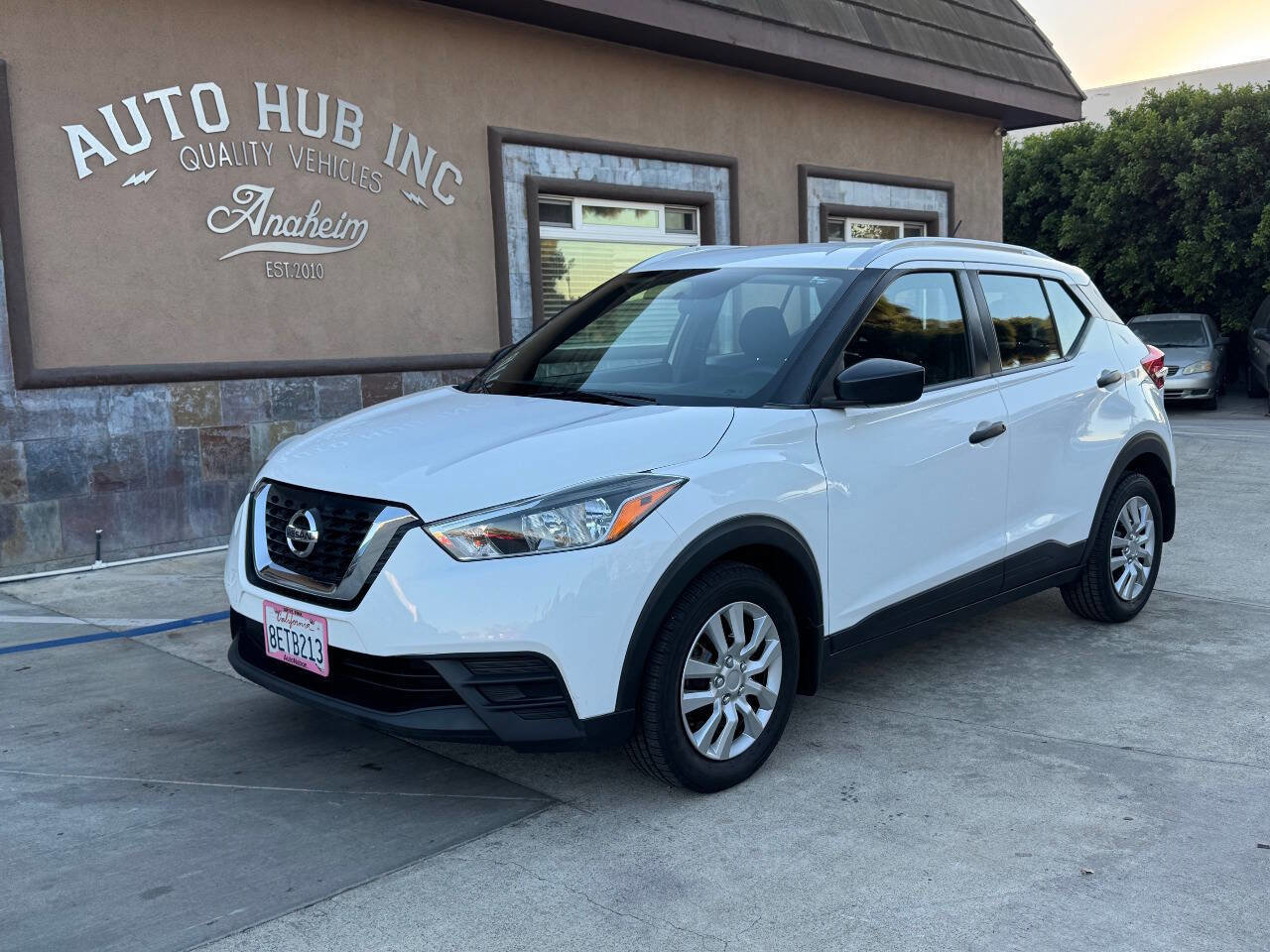 Used 2018 Nissan Kicks S image 1