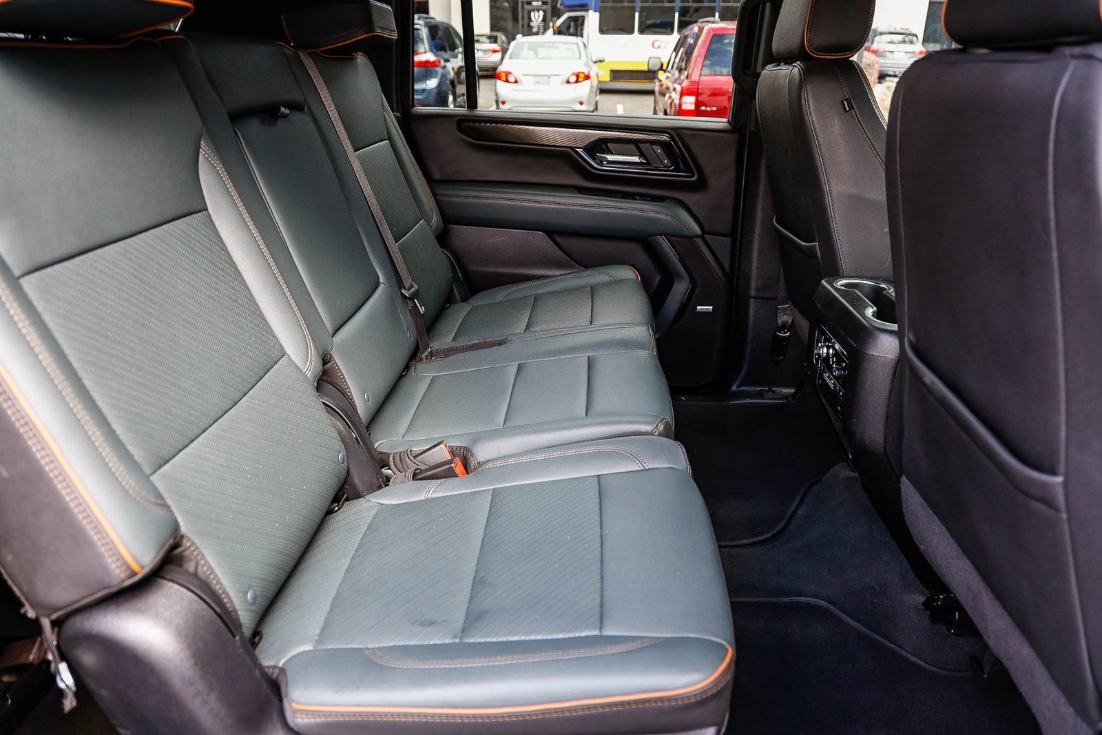 Used 2025 GMC Yukon XL AT4 image 17