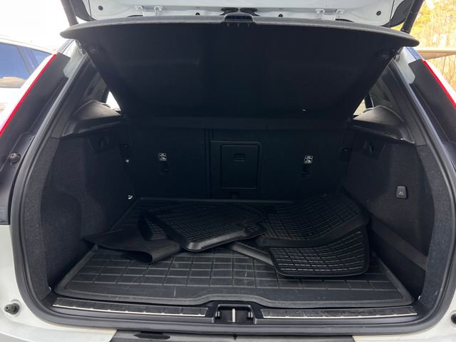 Used 2019 Volvo XC40 T4 R-Design image 28