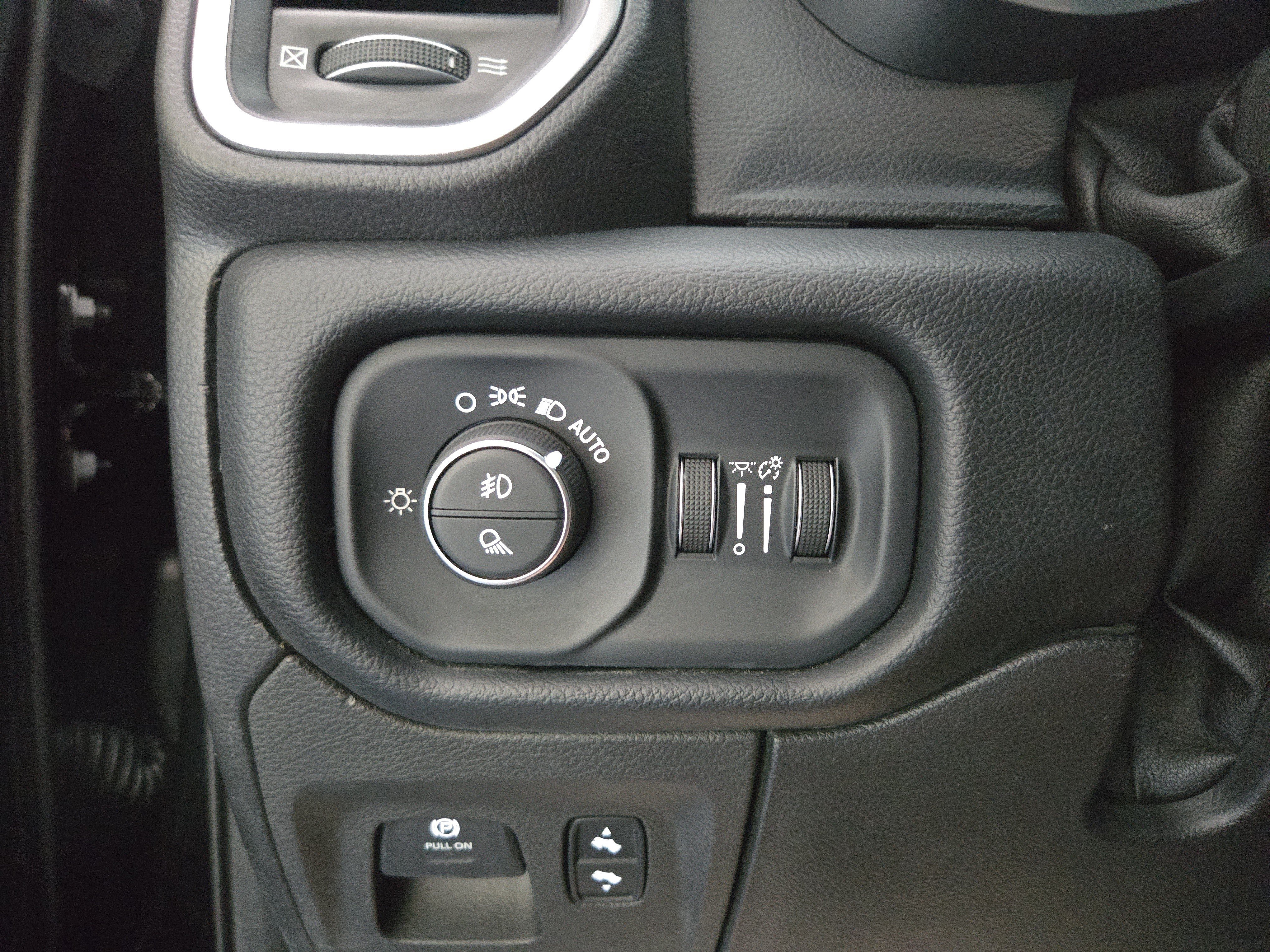 Used 2019 RAM 1500 Laramie AWD/4WD image 31