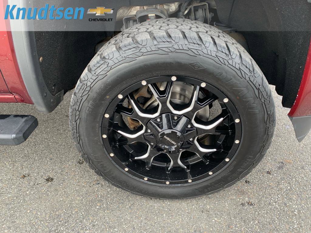 Used 2016 GMC Sierra 2500 SLT w/ All-Terrain HD Package image 9