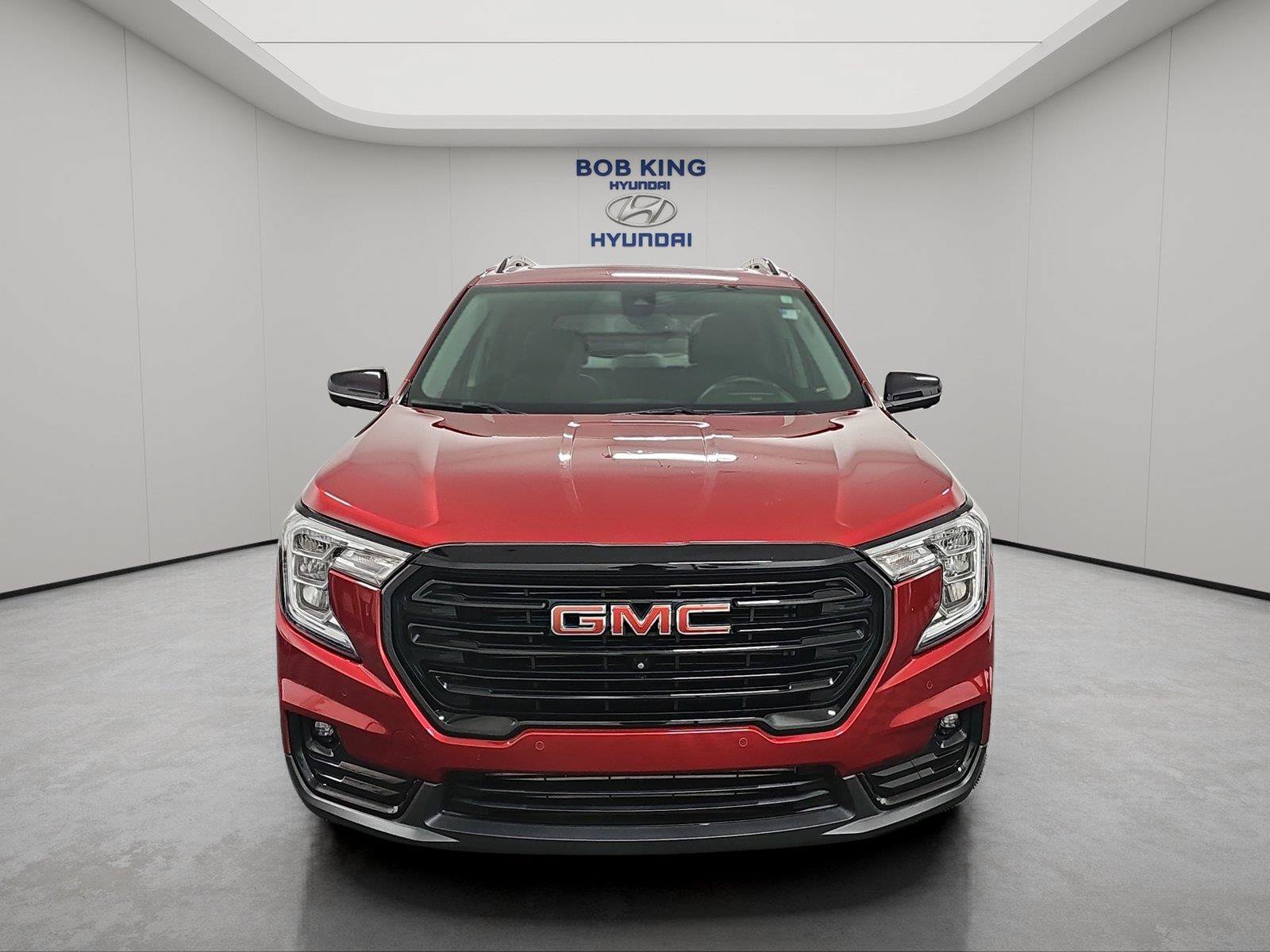 Used 2024 GMC Terrain SLT w/ Tech Package AWD/4WD image 8